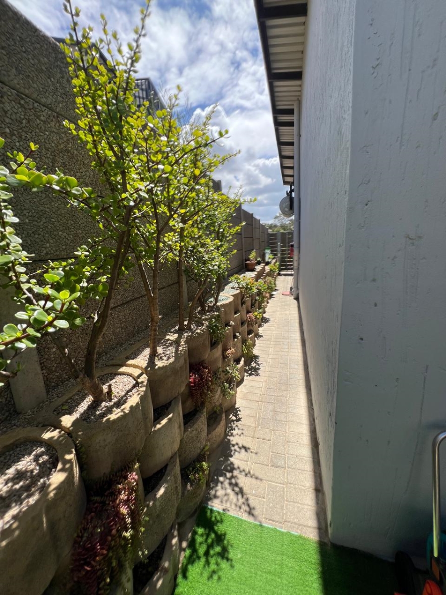 2 Bedroom Property for Sale in Island View Western Cape